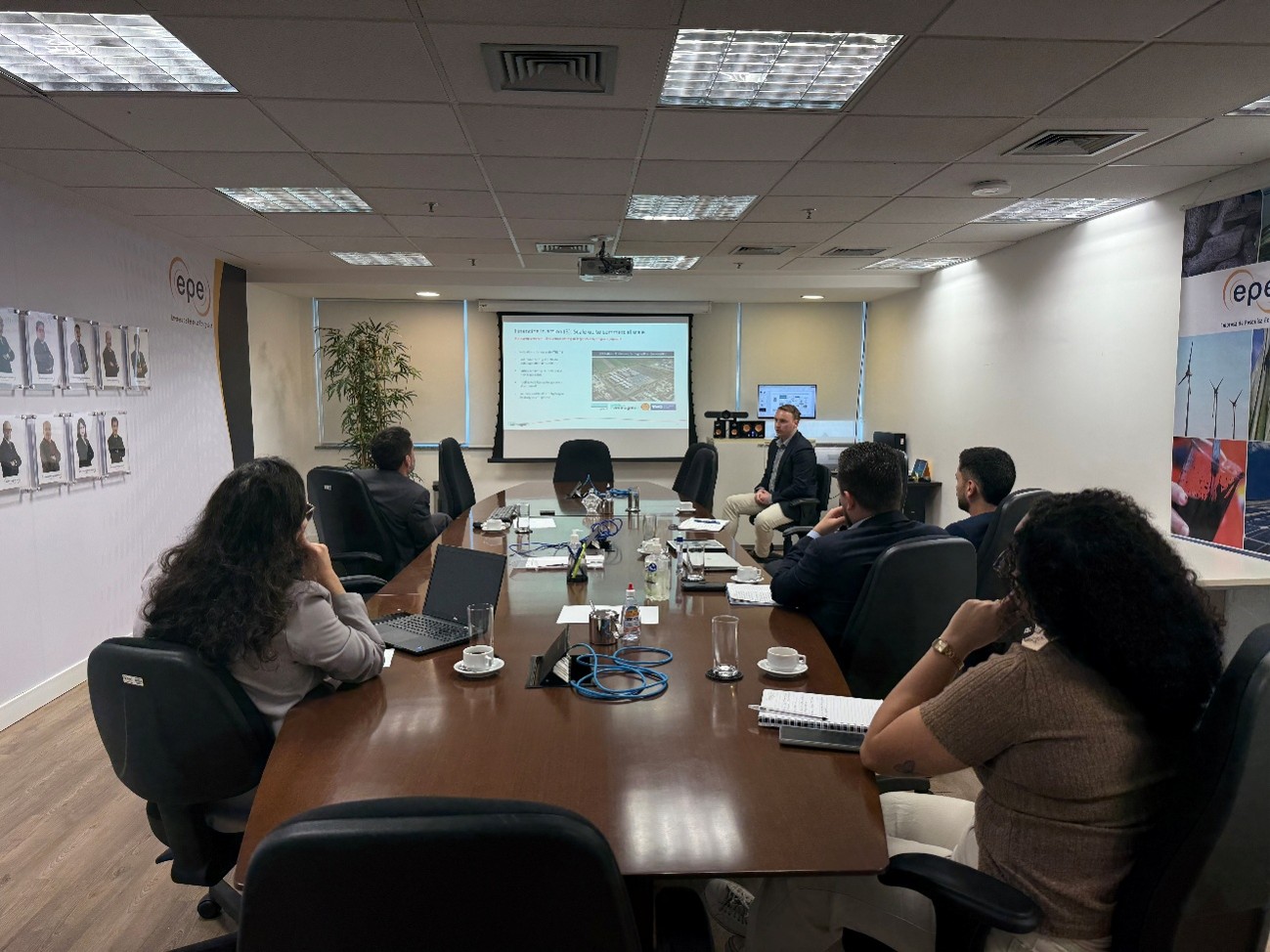 epe-recebe-instituicoes-da-holanda-img-2.jpg
