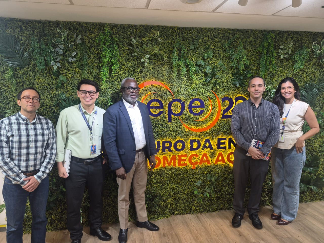 epe-recebe-representante-da-costa-do-marfim-img.jpg